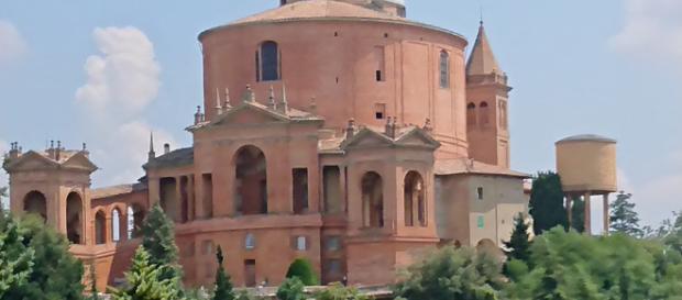 The picturesque Basilica Santuario della Madonna di San Luca, Bologna - Picture by Dave Adair The picturesque Basilica Santuario della Madonna di San Luca, Bologna - Picture by Dave Adair