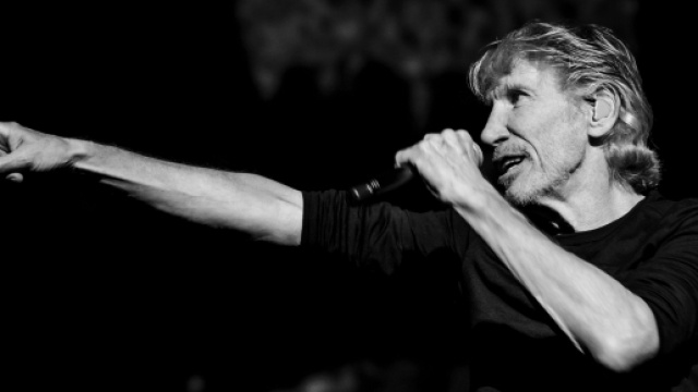 Brasile: Roger Waters attacca il candidato di destra Bolsonaro: 'Resistere al neofascismo'.