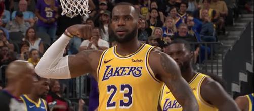 LeBron James was flexin' on the Warriors in the first half of the Lakers' preseason game in Vegas. - [ESPN / YouTube screencap]