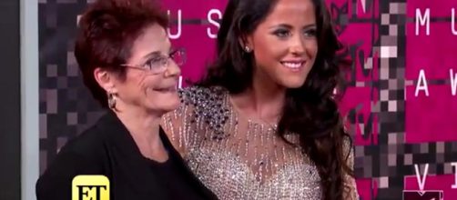 Jenelle Evans (on the right) underwent emergency surgery. [Image Source: Entertainment Tonight - YouTube]