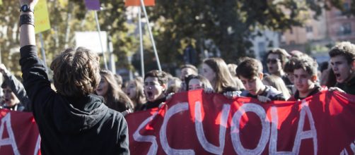 Studenti in piazza, Laura Boldrini: ''La violenza va condannata, ma che Salvini dia lezioni di civiltà è paradossale''.