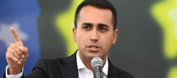 Def approvato: nel 2019 il reddito di cittadinanza sarà attuato, aprole di Luigi Di Maio Def approvato: nel 2019 il reddito di cittadinanza sarà attuato, aprole di Luigi Di Maio