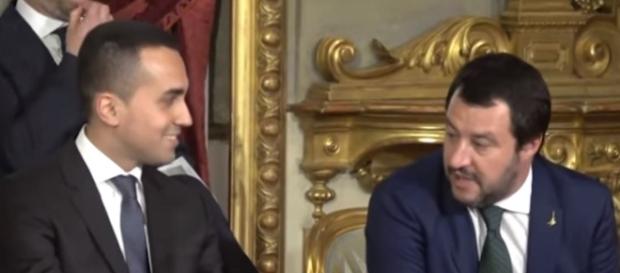 Di Maio in una diretta Facebook ha elencato il programma del Def Di Maio in una diretta Facebook ha elencato il programma del Def