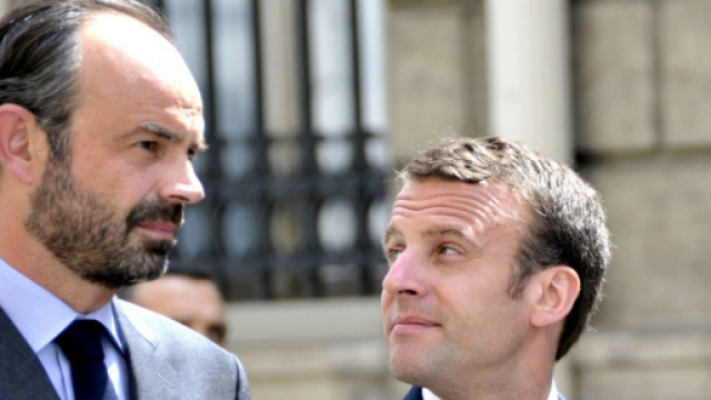 Sondage : Édouard Philippe plus populaire qu'Emmanuel Macron
