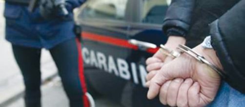 Brindisi, 43enne litiga con la ex moglie e la morde al mento: arrestato