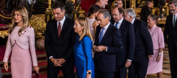 Error de protocolo de Sánchez en el besamanos Error de protocolo de Sánchez en el besamanos