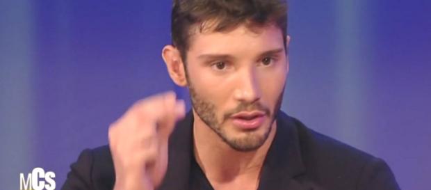 Stefano De Martino si commuove per Belen Stefano De Martino si commuove per Belen