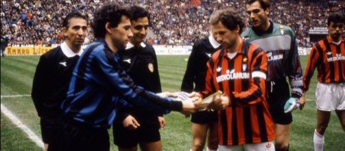 Beppe e Franco Baresi, fratelli-rivali e capitani di Inter e Milan in un derby dei primi anni '90