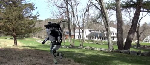 Il robot di Boston Dynamics sta imparando a correre all'aperto e ... - everyeye.it