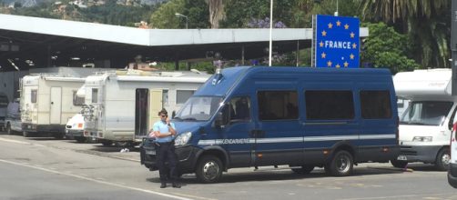 Migranti portati in Italia da un furgone della gendarmerie: Francia ammette l'errore