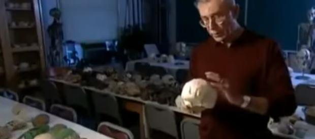 Ice Age giant bird ate a Neanderthal child - Image credit - BBC via gelykgolfpe5 | YouTube Ice Age giant bird ate a Neanderthal child - Image credit - BBC via gelykgolfpe5 | YouTube