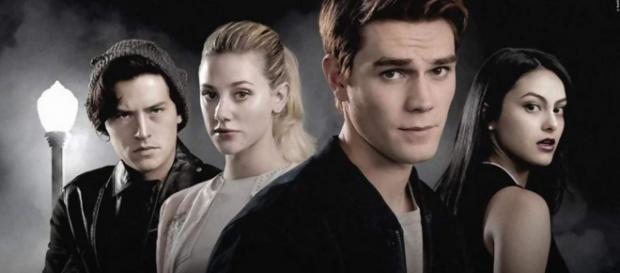 Riverdale Staffel 3: Purer Horror für Betty im ersten Trailer ... - film.tv Riverdale Staffel 3: Purer Horror für Betty im ersten Trailer ... - film.tv
