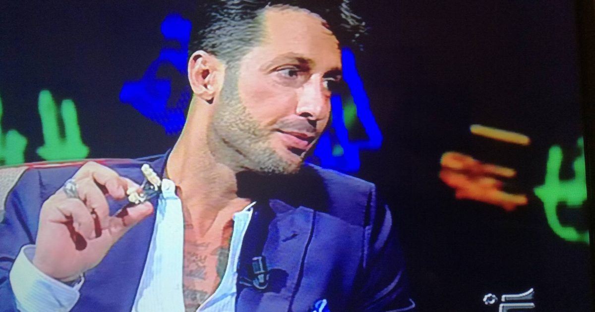 Fabrizio Corona Furioso Con Ilary Blasi: Lui Critica L'accento Romano ...