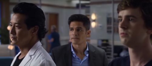 Dr. Murphy joins in helping a mother understand that loving can mean letting go on The Good Doctor. [Image source: TVPromos-YouTube]