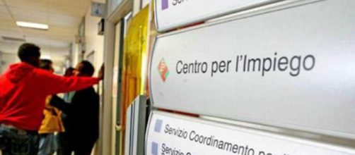 Reddito di cittadinanza, andrà anche agli stranieri