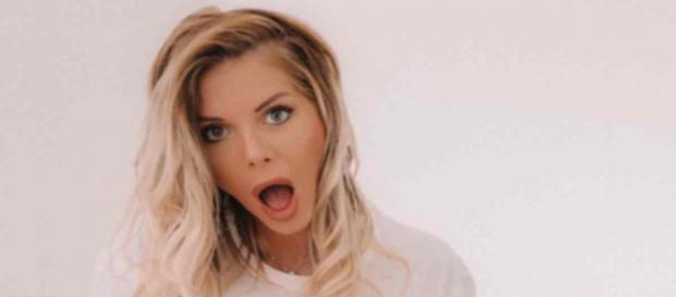 Jessica Thivenin (LMvsMonde3) réagit à la pétition lancée par un internaute pour qu'elle arrête la télé-réalité. Jessica Thivenin (LMvsMonde3) réagit à la pétition lancée par un internaute pour qu'elle arrête la télé-réalité.