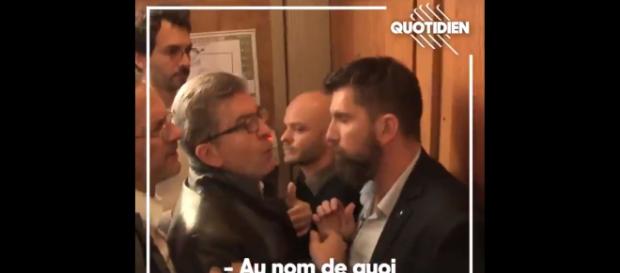 Jean-Luc Mélenchon a apostrophé un procureur et un policier durant la perquisition du siège de son parti. Jean-Luc Mélenchon a apostrophé un procureur et un policier durant la perquisition du siège de son parti.