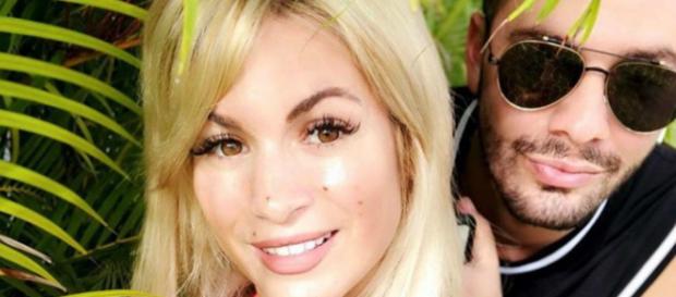 Les Marseillais : Carla insultée par les internautes après la scène de la laverie Les Marseillais : Carla insultée par les internautes après la scène de la laverie