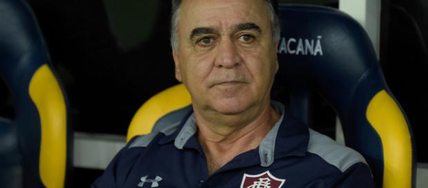 Marcelo Oliveira pode escalar dois meias contra o Atlético-MG (Foto: UOL) Marcelo Oliveira pode escalar dois meias contra o Atlético-MG (Foto: UOL)