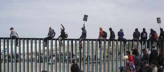 Migrantes centroamericanos avanzan hacia EEUU. - infobae.com Migrantes centroamericanos avanzan hacia EEUU. - infobae.com