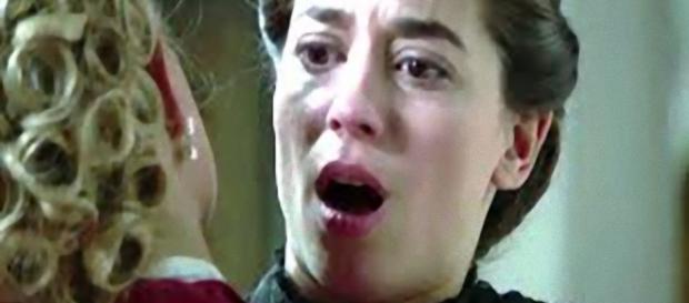 Anticipazioni Una Vita, puntate italiane: Cayetana pugnala alle spalle Teresa Sierra Anticipazioni Una Vita, puntate italiane: Cayetana pugnala alle spalle Teresa Sierra