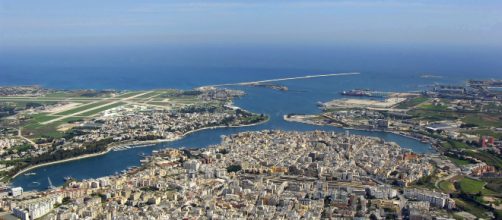 Brindisi, richiedente asilo danneggia le auto in sosta in pieno centro: arrestato