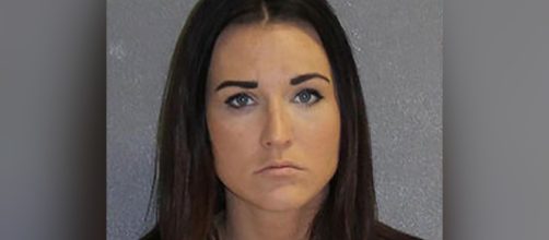 Stephanie Peterson, ex insegnante, è stata arrestata per aver avuto rapporti intimi con un alunno minorenne.