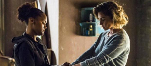 Segundo Sol: Luzia é encontrada pela polícia por denúncia de Laureta Segundo Sol: Luzia é encontrada pela polícia por denúncia de Laureta