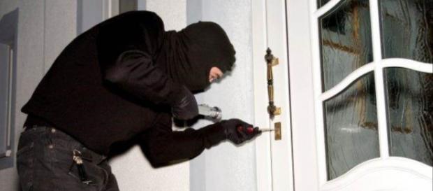 Sentenza della Cassazione: il furto in casa non è un reato grave Sentenza della Cassazione: il furto in casa non è un reato grave