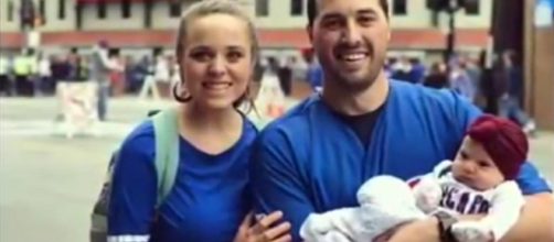 Jinger Duggar and her husband Jeremy Vuolo visited Chicago with their baby Felicity. [Image Source: Unique World News – YouTube]
