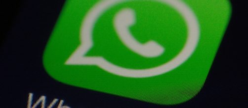 Whatsapp permette di capire se il partner ci tradisce.