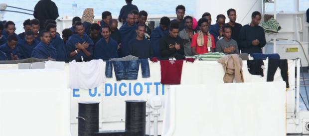 Salvini sotto inchiesta per il caso Diciotti (Fonte: LA SICILIA - Youtube) Salvini sotto inchiesta per il caso Diciotti (Fonte: LA SICILIA - Youtube)