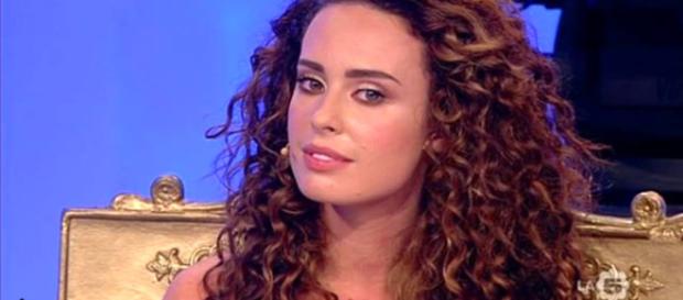 Sara Affi Fella: il video che la demolisce Sara Affi Fella: il video che la demolisce