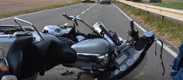 Unfall auf der L 612 in Richtung Horrenberg nach der Einmündung Unterhof mit einem Motorrad und einem Peugeot Auto Unfall auf der L 612 in Richtung Horrenberg nach der Einmündung Unterhof mit einem Motorrad und einem Peugeot Auto