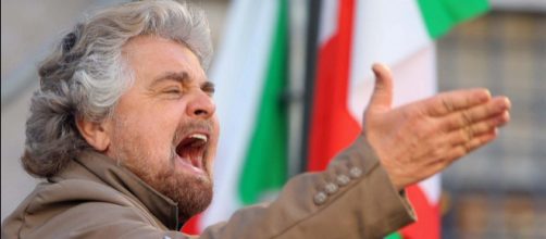 Dal palco di 'Italia a 5 Stelle' Beppe Grillo tuona contro il Quirinale