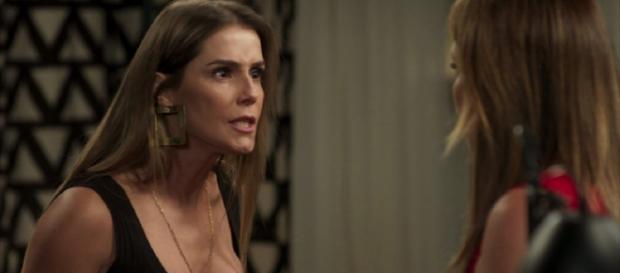 Karola se revolta com sua mãe, Laureta Karola se revolta com sua mãe, Laureta