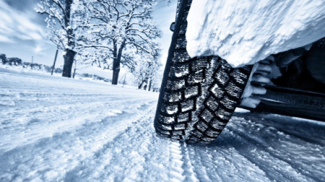 Pneumatici invernali: dal 15 novembre obbligatorio portarli, previste multe salate.
