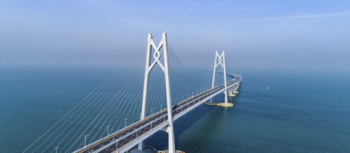 Il ponte Hong Kong-Zhuhai, 55 chilometri, è il più lungo del mondo