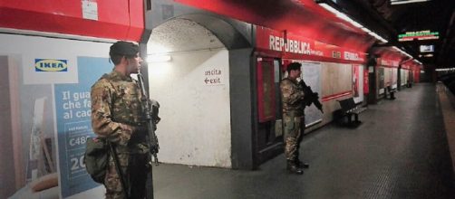 Metropolitana Roma, stazione Repubblica - Crolla scala metro