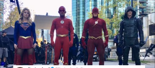 Stephen Amell posted a new teaser for 'Elsworld's' featuring the 90's version of The Flash [Image Credit: Emergency Awesome/YouTube screencap]