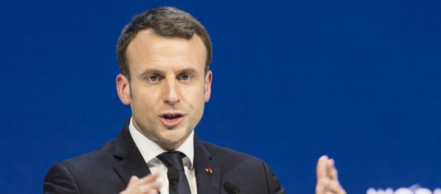 Emmanuel Macron "épuisé. Son état de santé inquiète ses proches. Emmanuel Macron "épuisé. Son état de santé inquiète ses proches.