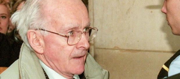 Robert Faurisson en uno de los juicios contra él por sus opiniones racistas. Robert Faurisson en uno de los juicios contra él por sus opiniones racistas.