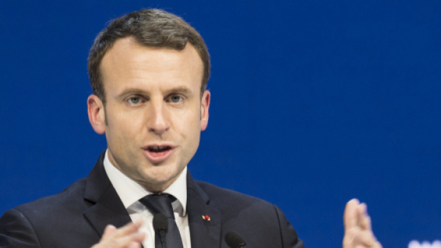 Emmanuel Macron "épuisé. Son état de santé inquiète ses proches.