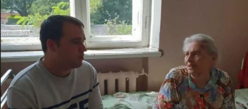 Russia, uomo difende un'anziana da un'aggressione e viene multato: 'Non mi pento' (VIDEO). Foto Metro.co.uk.