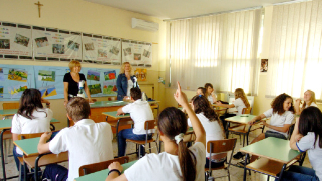 Brescia, papà ruba soldi della scuola: finito a processo