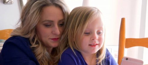 Leah Messer appears on MTV with daughter Adalynn. [Photo via MTV/YouTube]