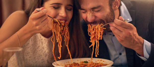Mangiare pasta non fa ingrassare, ma rilassa e rende felici Mangiare pasta non fa ingrassare, ma rilassa e rende felici