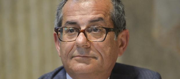 Pensioni, il ministro Giovanni Tria ha in mente la rimodulazione di Quota 100: ipotesi riduzione finestre da 4 a 2 Pensioni, il ministro Giovanni Tria ha in mente la rimodulazione di Quota 100: ipotesi riduzione finestre da 4 a 2