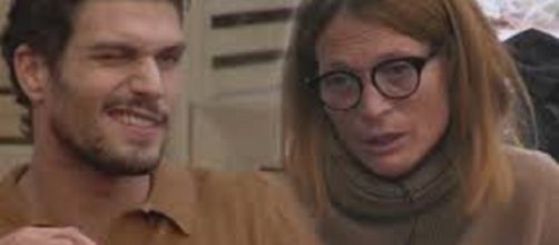 Gf Vip, Jane Alexander tra le braccia di Elia dopo il confronto con il fidanzato