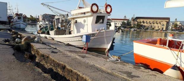 I danni del terremoto nel porto di Zante, in Grecia I danni del terremoto nel porto di Zante, in Grecia
